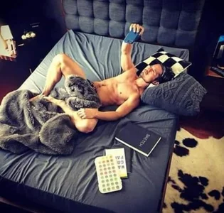 SwirledMonogamyのPublicの 9枚の写真