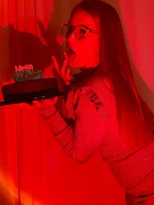 Zdjęcia AllisonRoberts_ Happy birthday for me 🎉🎈:  2