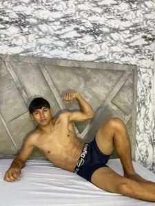 IsaacLewis: Public ( 5 фото)