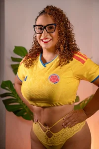 Eva-Millss The tricolor temptation💛💙❤️ Pic 2
