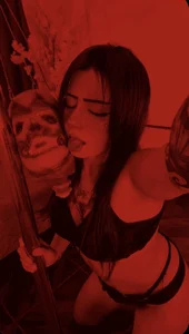 fyreandfox_ Hallgothween.🎃💀🖤 Foto