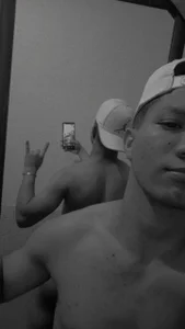 Dirty3someGuys the hottest boy hendry slika