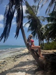 EmmaJhoons Trip to the beach🥥🙈 Foto 8