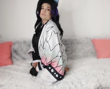 Estheri 🦋 Shinobu ,Mitsuri Pic 2