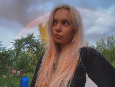 KyraBumbray without makeup Billede