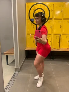 clara_heatの💋 Warming up muscles… and something elseの 2枚の写真