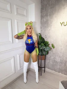 pretty_pettite do you think you can save me?🍕💚🌀 圖片