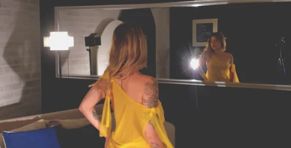 EveBensonX At the mirrow Immagine  2