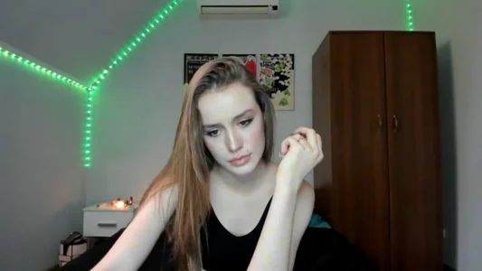 tinyglow Just posing 🤪 my first stream slika 2