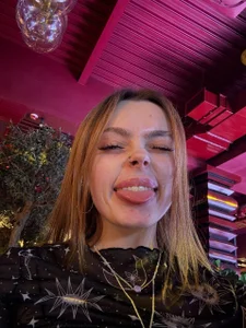 KattyWilford Public  3 снимка