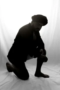 MichaelBear_: THE SENSUAL SILHOUETTE OF AN ARAB MAN 🖤🔥 ( 4 фото)