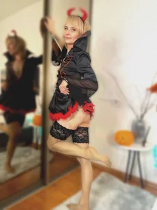 ElzaGlower Halloween Special 😈 Pic 2