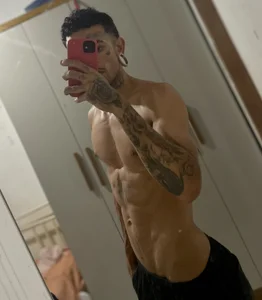 Y4gamii's XXX Nude Photo 2