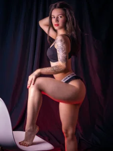 Sensual and sexy 🙈 od JuliaColemann  2 snímek