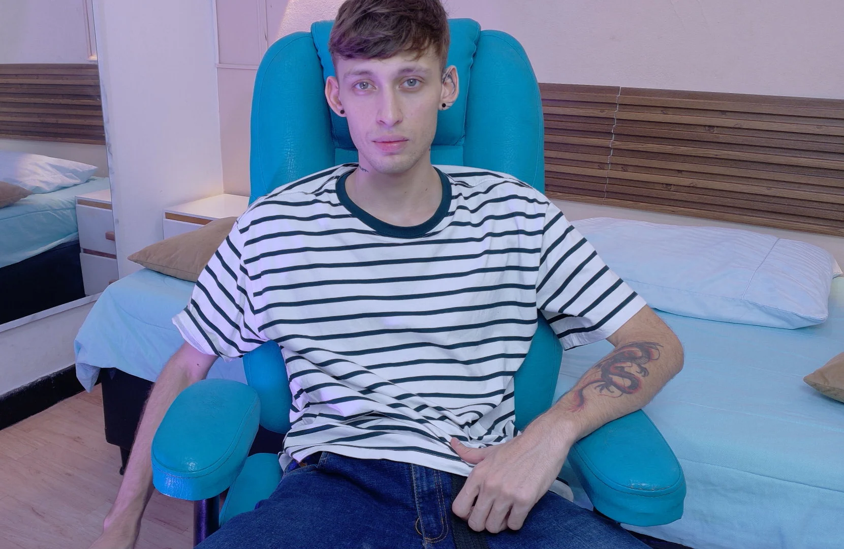 Max_saenzYour naughty and good boy its here 😈👻 Bild