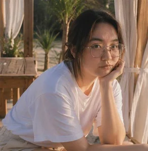 LindaFletcher Here is another light and relaxed photoshoot Pic 2