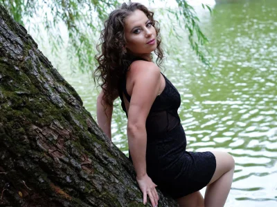 PetiteAlyssa In nature Pic 7