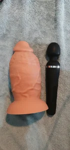 Nice2Three2 Toys for you - with 6 inch dildo for comparison! Foto 2