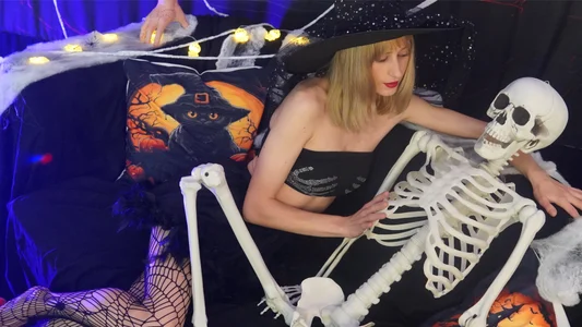 SiennaShapiro Trick or lick ?! 🎃 Pic 4