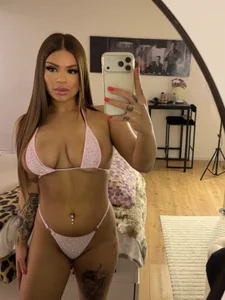 BellaaVixen Public Pic 4
