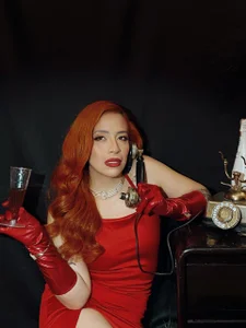 sahra_taylor_ Call me in this new year ✨ Pic 3