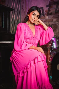 Holly_Brensonexx_ “Imagine my hands slowly running through every corner of your body… while you look at me like that, Foto 6