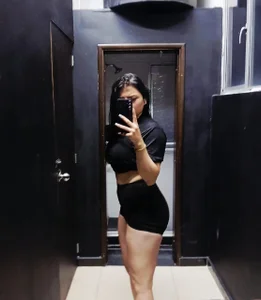 VIOLETA_PARKKER Welcome to my room 👋 Billede 3