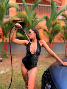 GabbieSkinny CarWash!! 🚘🚩 Foto 6