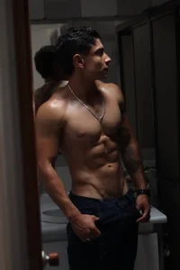 MR_MUSCLE: Public ( 2 фото)