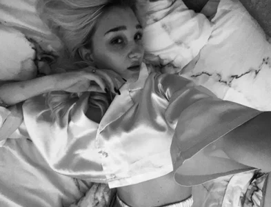 Public de Lara_Blue  4 Imagens