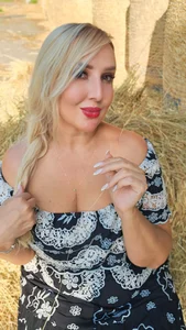 Hello od MariaRichi_  9 snímek