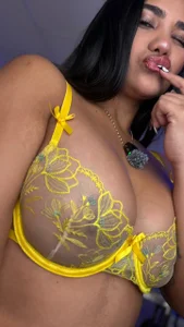 mia_hank I have that mix that drives anyone crazy: tenderness💛🔥👅 Bilde