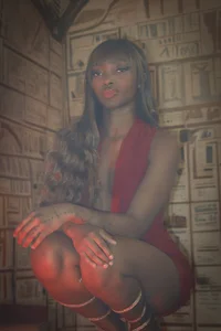 ahvi_ebony 🌹🍷 Pic 4