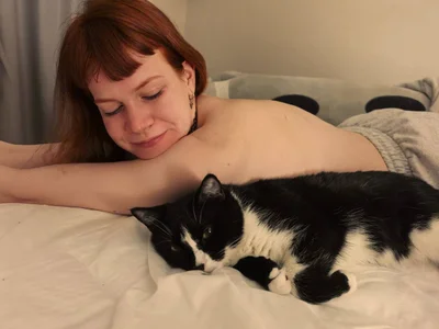 alicefloww Quiet company Poză 4