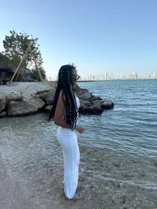 How do I look with this dress on my nice vacations?🌸 de Clawdeen__wolf  2 Imagens