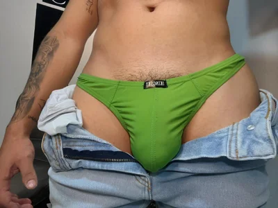 DylanWolf98のpackage greenの 2枚の写真