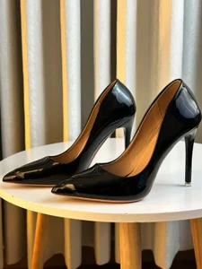 missmegann This is how I walk… straight into your fantasies Foto 5