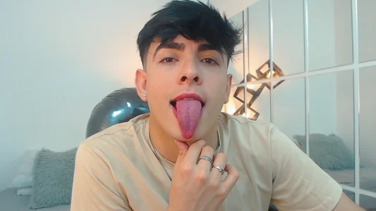 nolan_twink1: Sexy Tongue ( 4 фото)