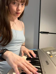 MillaKowal piano Bilde