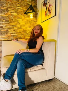 Samantabrown_ do you like my jeans? Gambar 4