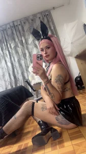 Lucia_evans21 a cute pink haired girl รูป  3