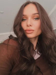 NicoleMerz Public slika 3