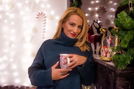 CarrieLoveX Christmas vibes Pic 4