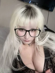 content in blonde od WuhhwLina  5 snímek