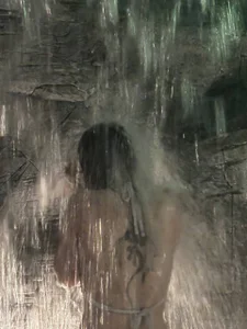 KaraParsons I'm swimming slika 4