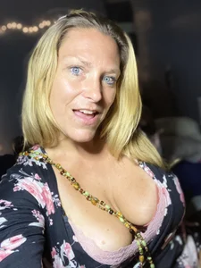 bigtitslivetofuck Public Pic 8