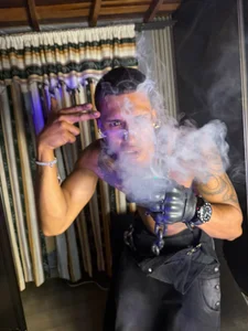 SMOKING 💨💨💨 de Ryan_coopper  6 Imagens