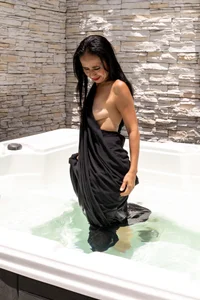 jashh_ ✨🖤The mystery melts between bubbles ... do you dare to discover me?💦🔥 Pic 3