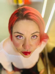 😏 de Witch_Scarlet  5 Imagens