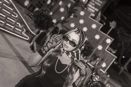 SamanthaKlein_ CLASSY GIRL Bilde